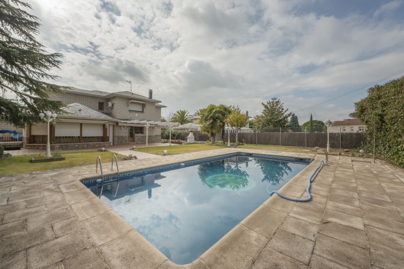 Best Pool Safety Contractors in Burlington, VT